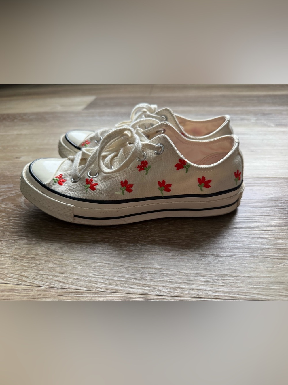 Converse Chuck 70 Embroidered Flowers Low Top Sneakers White & Red